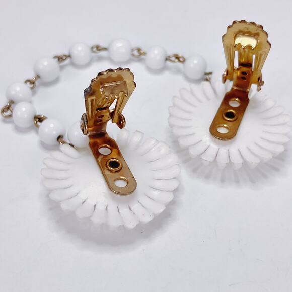 Vintage 1950s Sweater Clip Glass Bead Daisy Thermoset Rhinestone Cardigan Guard - Picture 8 of 9